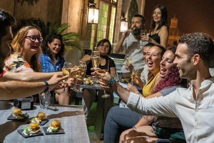 Tapas- og vinsmagningstur i Sevilla Små grupper og det jødiske kvarter