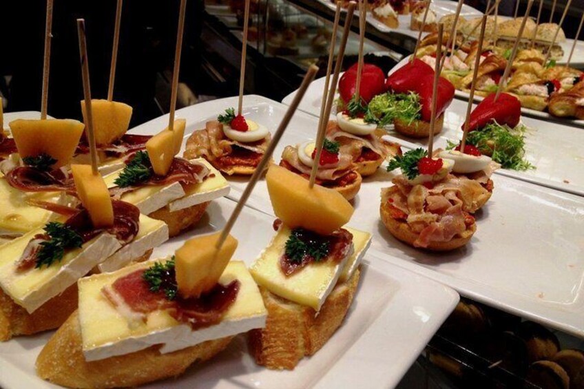 Gourmet Tapas and Wine Tasting Tour in Seville Small Groups and Jewish Quarter
