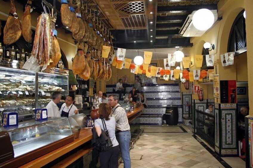Enjoy an unique tapas and wine tasting tour