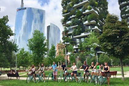 Highlights and hidden gems of Milan Bike Tour