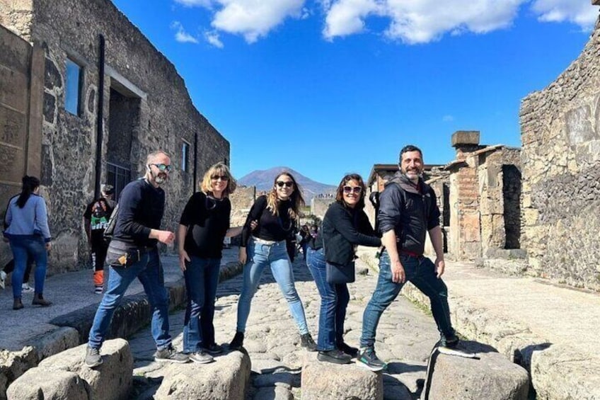 Rome to Pompeii Tour with Wine and Lunch by High Speed Train