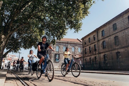 3-Hour Porto Highlights on a Electric Bike Guided Tour