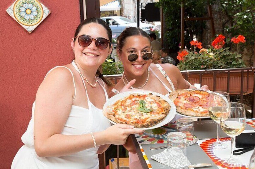 Half-Day Pizza Making Class in Taormina
