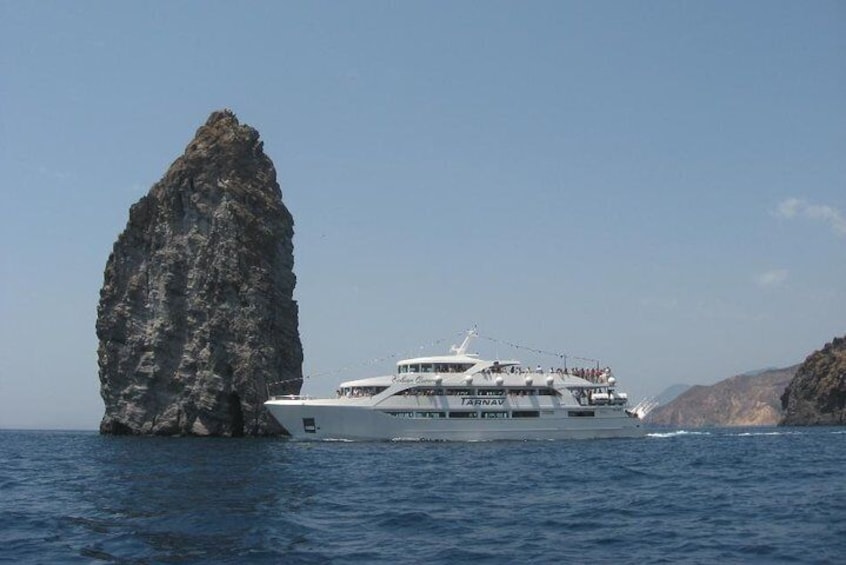 The private motorboat at the Faraglione spot