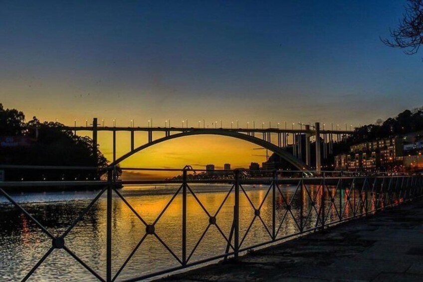 Porto Heritage Night Tour With Fado Show And Dinner Included