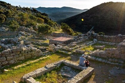East Crete Secrets:Off the Beaten Track Through the Eyes of Locals from Ret...