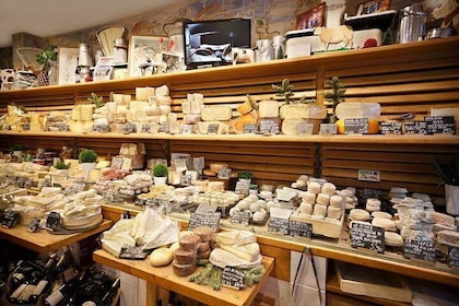 Paris Marché d’Aligre Walking Tour with Chocolate and Cheese Tasting