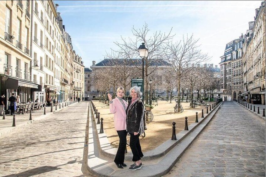 Create beautiful & memorable professional photos with your family on A Taste of Paris Paparazzi Photo tour!