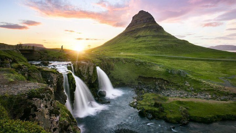 Kirkjufell Mountain & Waterfall