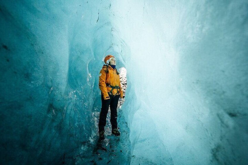 Falljökull Ice Cave