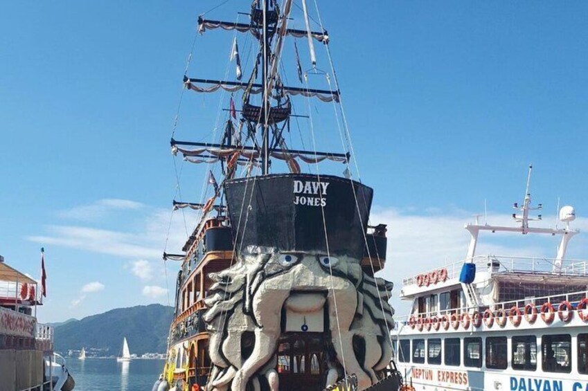 Davy Jones Pirate Ship