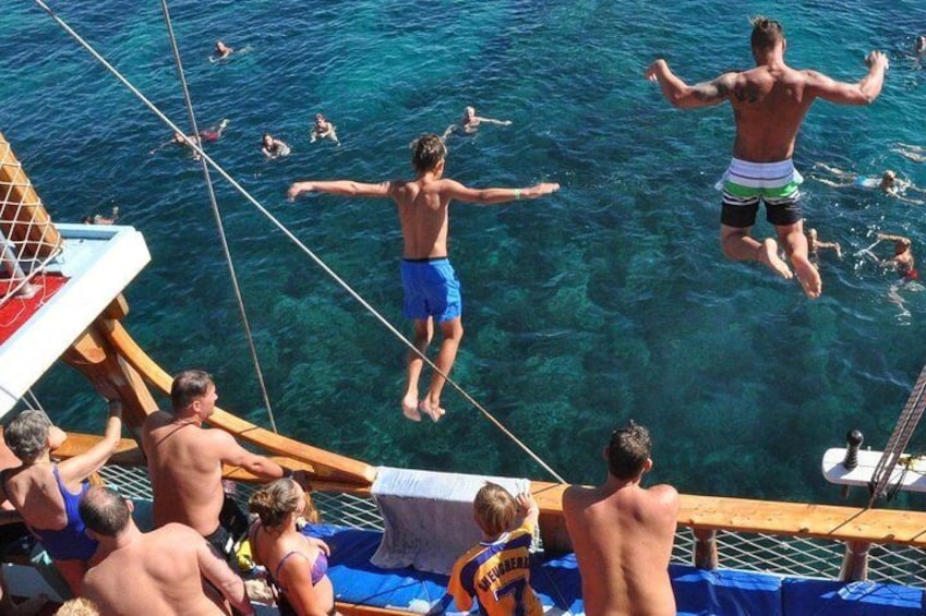 Dolphin Islands Boat Trip with Hotel Transfers