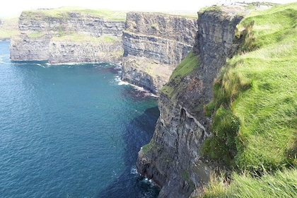 Mini Bus Tour of The Cliffs of Moher & Bunratty Castle