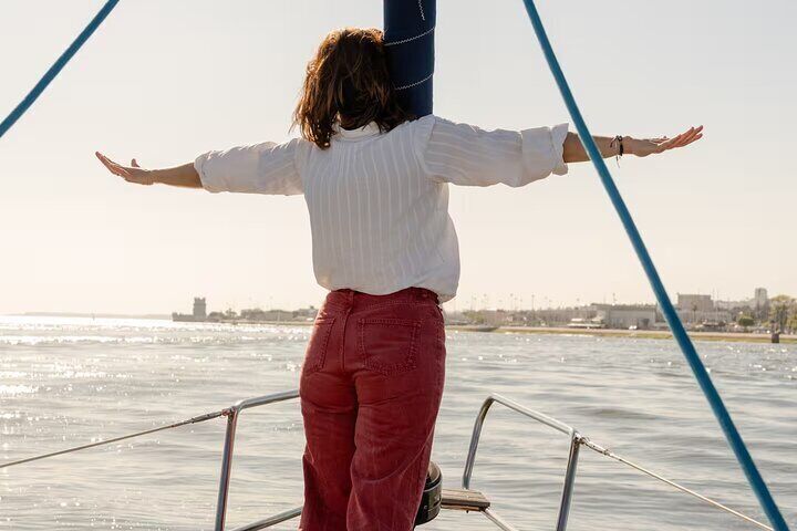 Sailboat Tour in Lisbon with drinks | Morning and Sunset