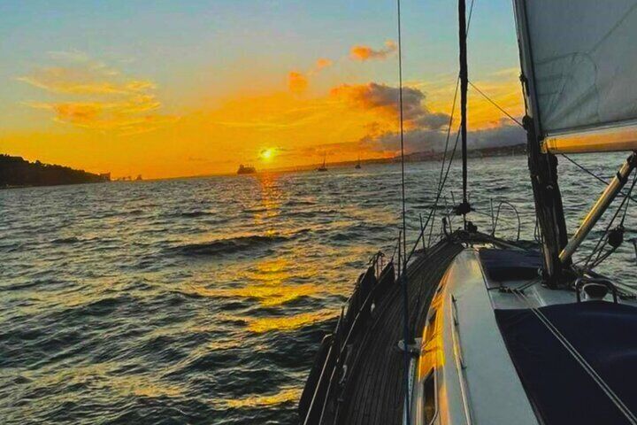 Sailboat Tour in Lisbon with drinks | Morning and Sunset