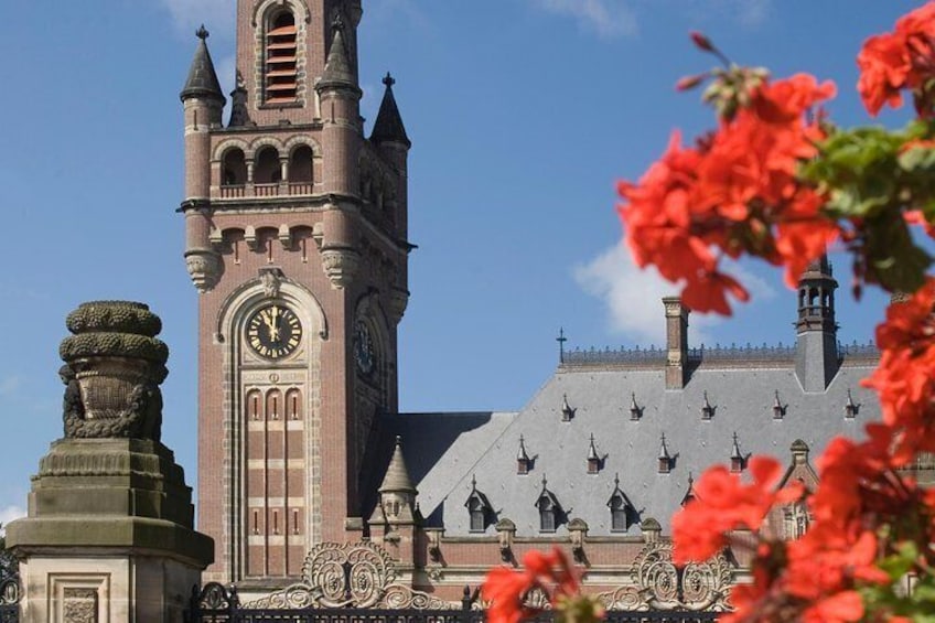 Take a private walking tour of the Hague