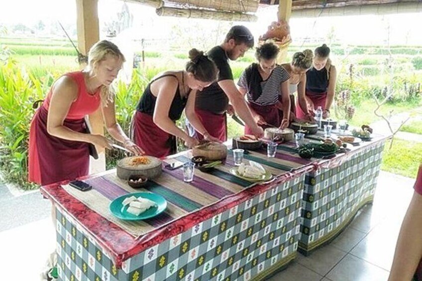 Bali Cooking Class and Ubud Sightseeing Tour 