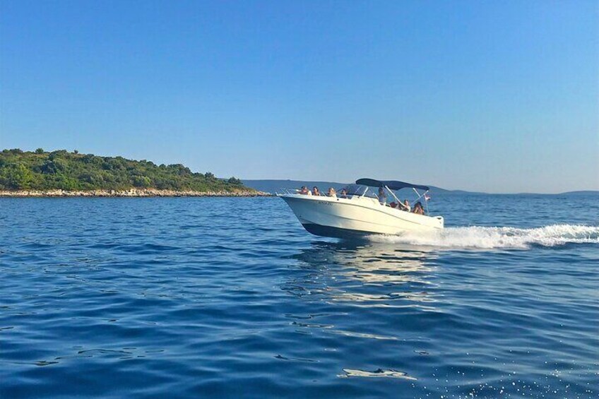 Half Day Speedboat Tour to Three Islands from Trogir