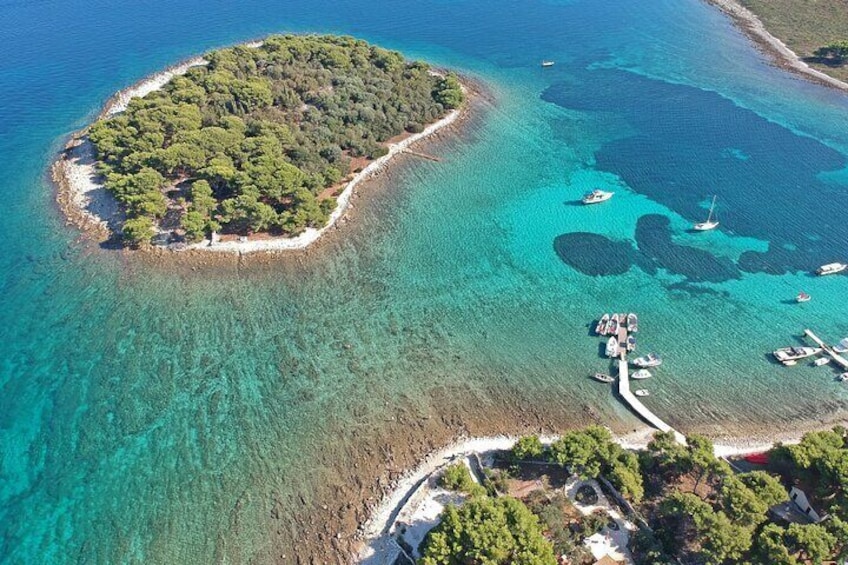 Half Day Speedboat Tour to Three Islands from Trogir