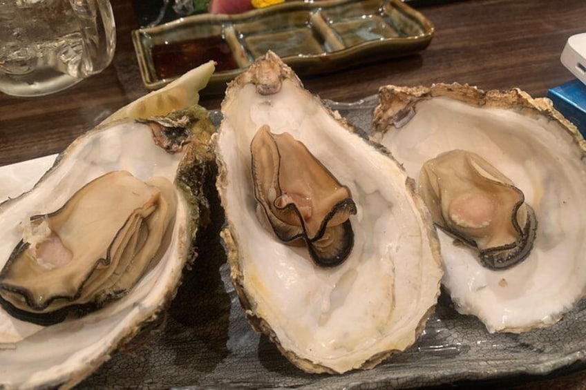 Fresh Oysters available on Hiroshima bar hopping tour
