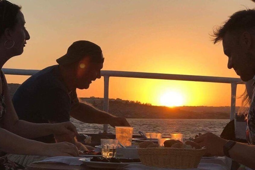Romantika 3-Hour Sunset Dinner Cruise
