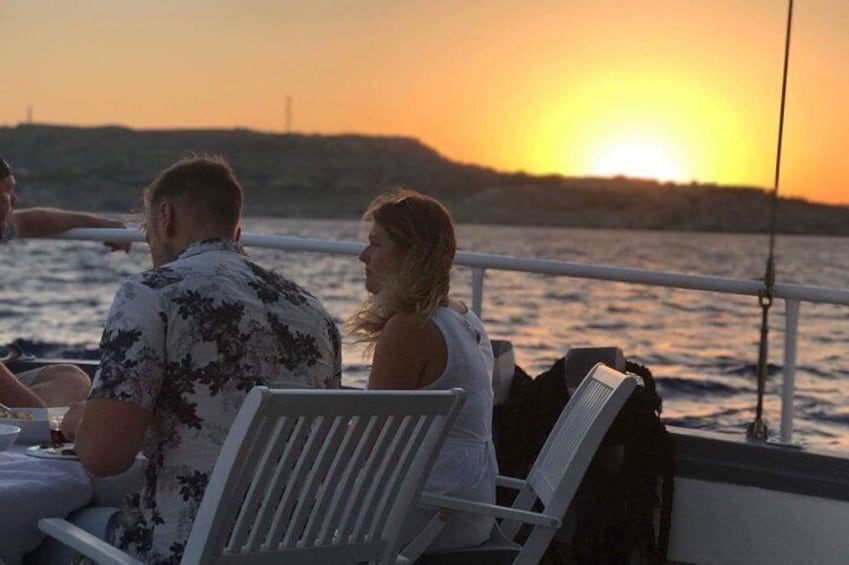 Romantika 3-Hour Sunset Dinner Cruise