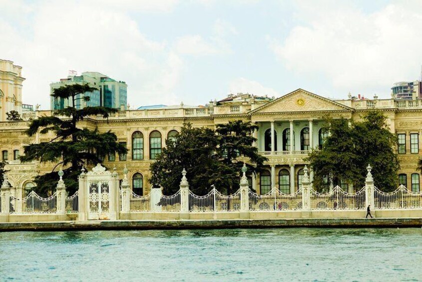 Dolmabahce Palace and Bosphorus Sightseeing Cruise with Küçüksu Palace