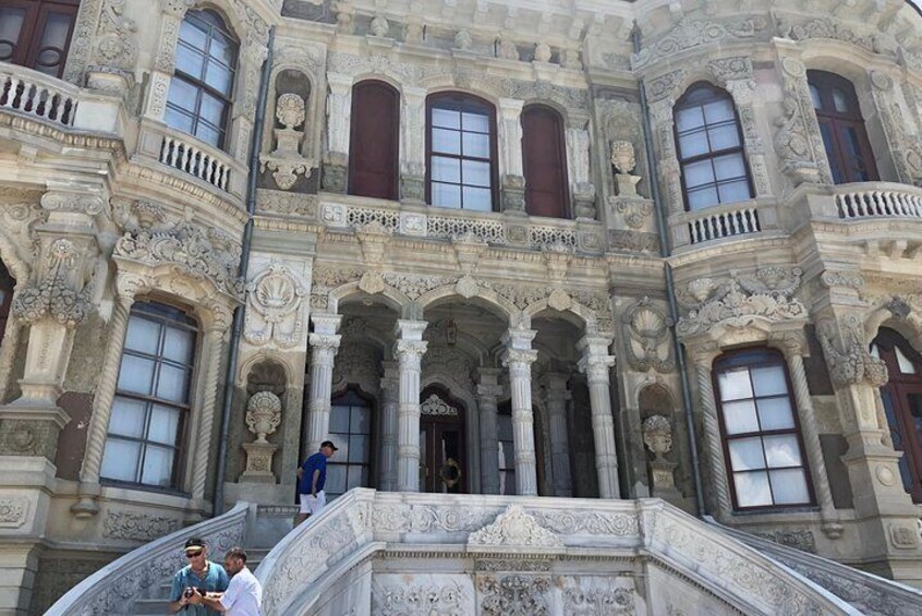 Dolmabahce Palace and Bosphorus Sightseeing Cruise with Küçüksu Palace