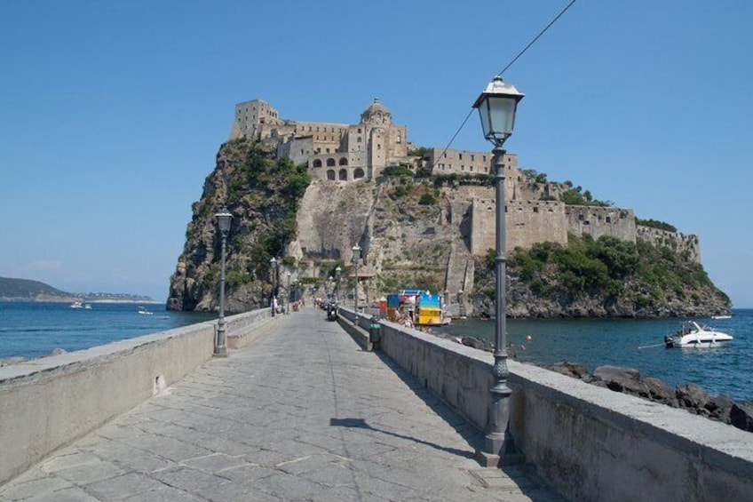 Cruise around the Castello Aragonese on Ischia