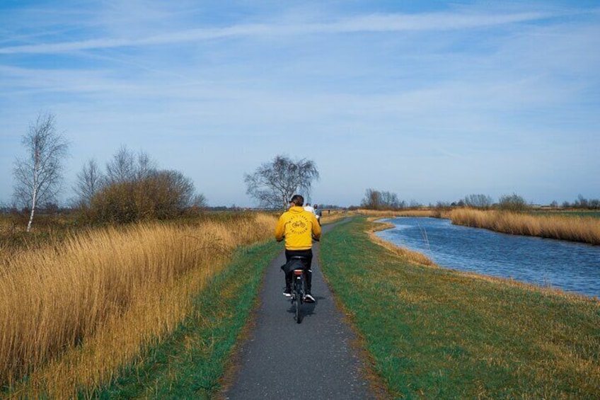Countryside Bike Tour from Amsterdam: Windmills, Cheese, Clogs