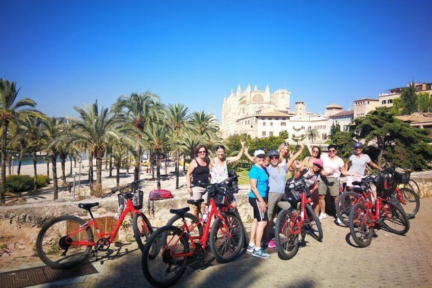 Palma Bicycle Tour with tapas