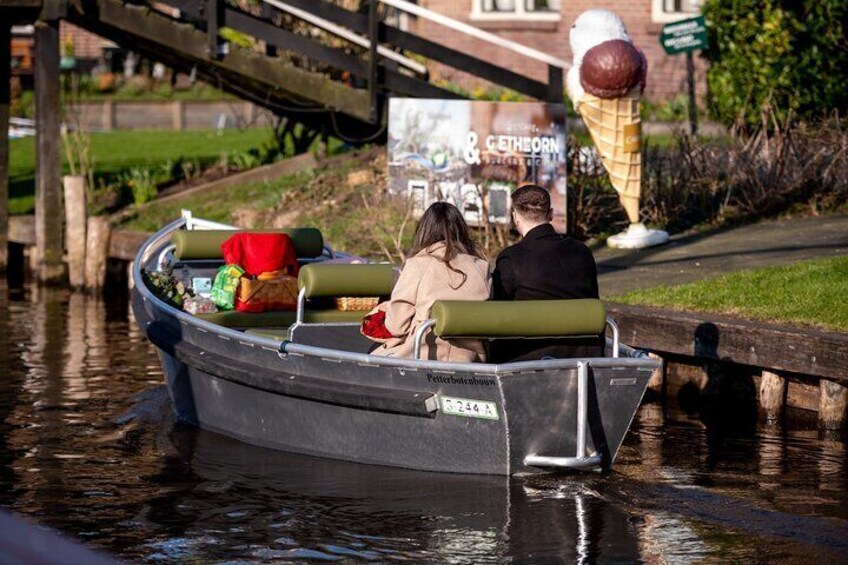 Giethoorn Day Trip from Amsterdam with Boatride