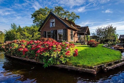Giethoorn Day Trip from Amsterdam with Boatride