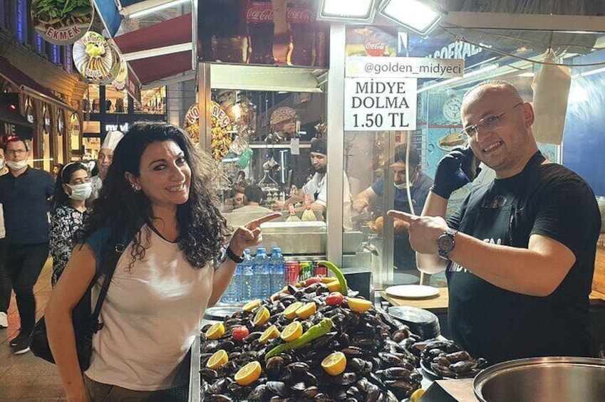 Stuffed mussels (Midye dolması) is the other iconic seafood-centered street food in Istanbul