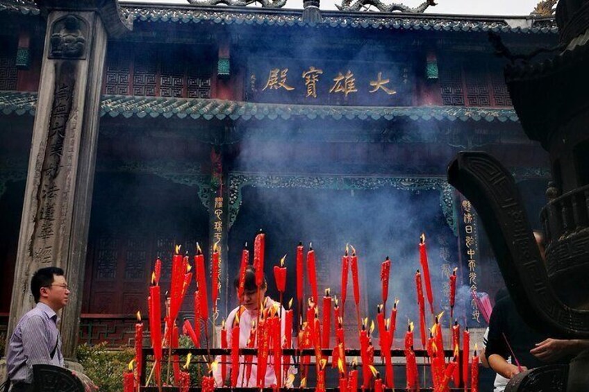 Hongfu Buddhist Temple on mountain slope in Qianlingshan Park 