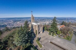 Guimarães - City & Mountain experience