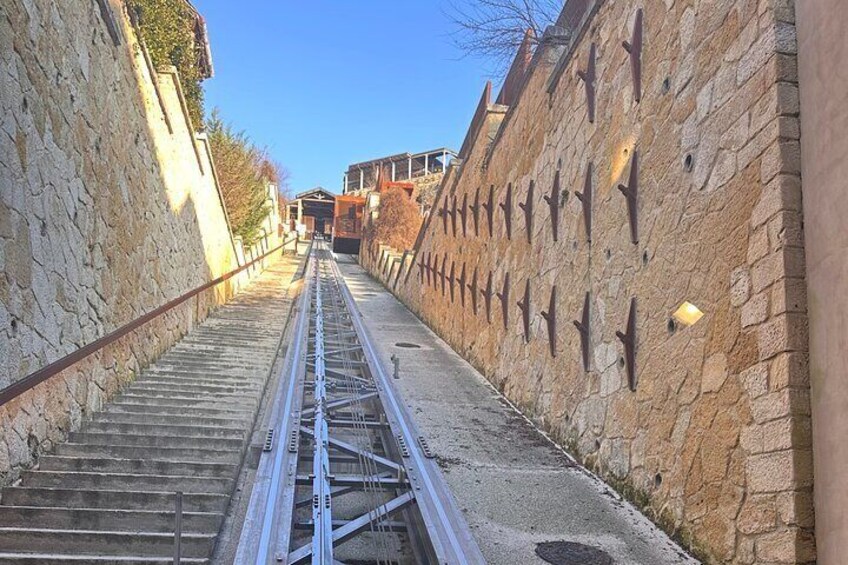 Unique Verona food and wine walking tour at sunset With cable car ride