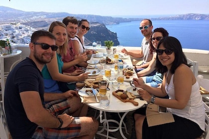 Santorini Food Tour: Fira Half-Day Small-Group Tour with Tastings