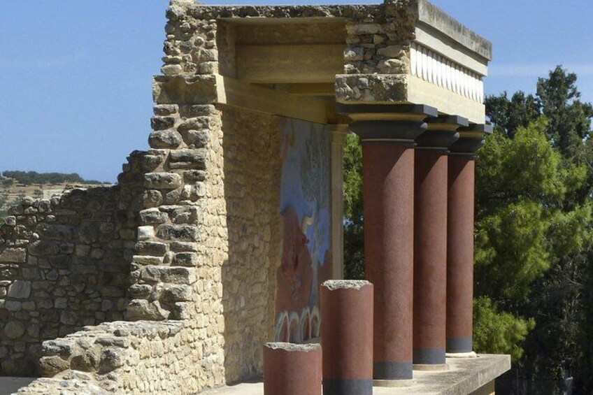 Stop at the Palace of Knossos on this Heraklion hop-on hop-off bus tour