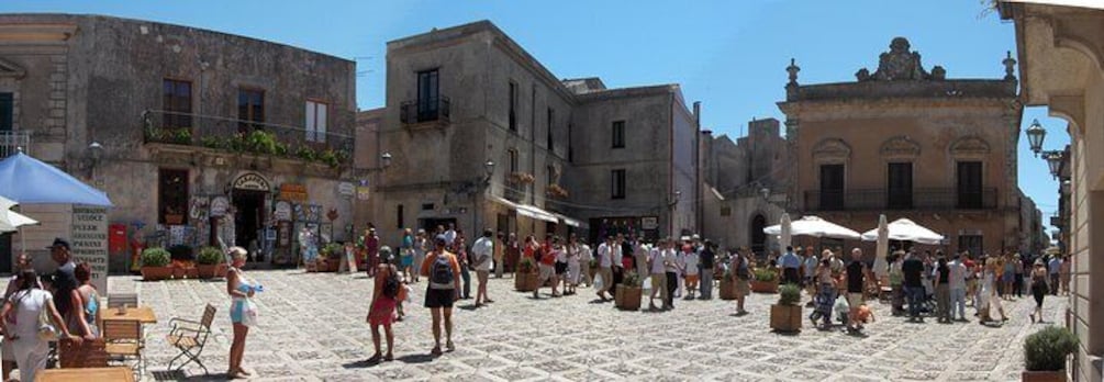 Erice: main square