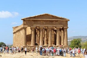Small Size Transfer Tour: Palermo to Taormina with Villa Romana and Agrigen...