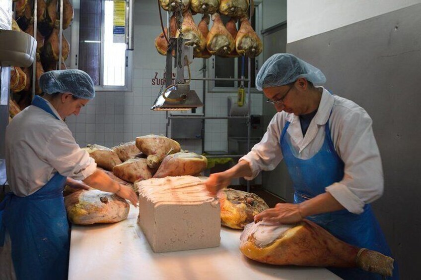 Prosciutto di Parma making
