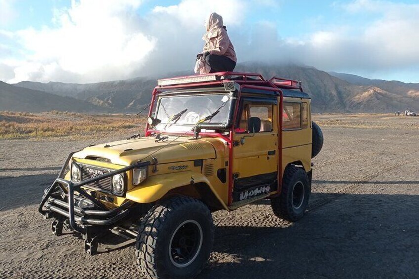 Photoshoot with your own jeep at Sea of Sand