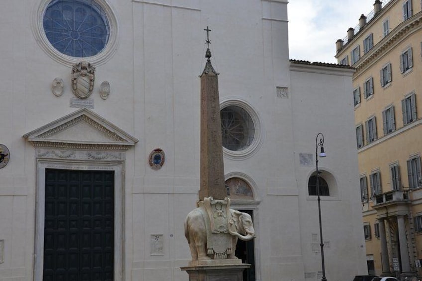 We meet here, Piazza Minerva, under the Elephant at the time of your tour.