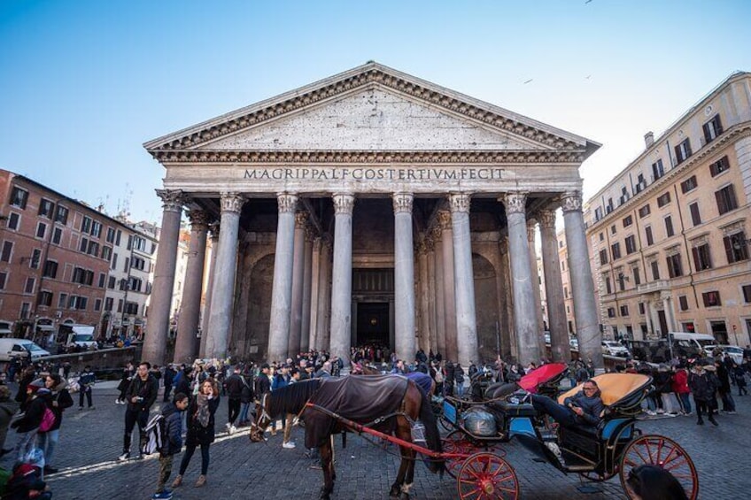 Another sunny day at the Pantheon