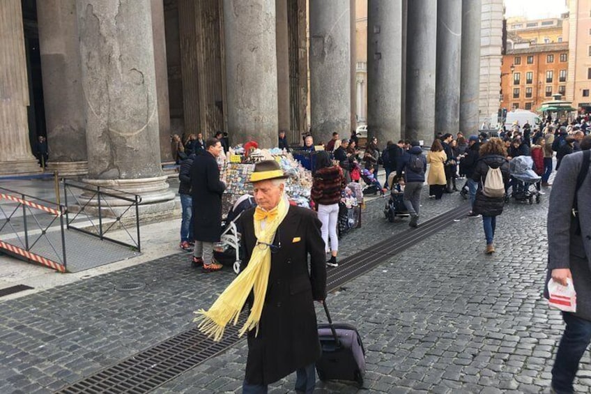Yellow day at the Pantheon