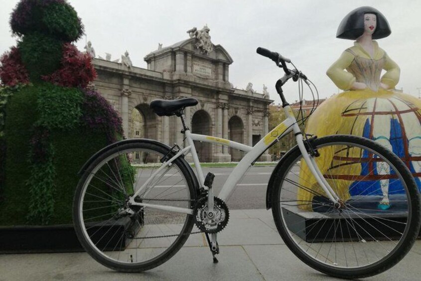Madrid Fun and Sightseeing Bike tour 3 hours-Love Madrid