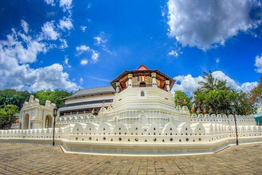 Kandy Temple of tooth Entrance