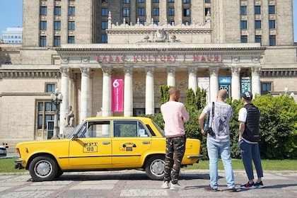 Privat historisk omvisning i Warszawa av en Retro Fiat med henting