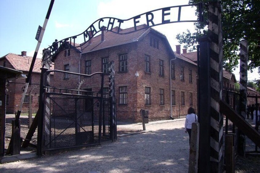 1 Day Trip Auschwitz-Birkenau Memorial and Museum Guided Tour from Krakow